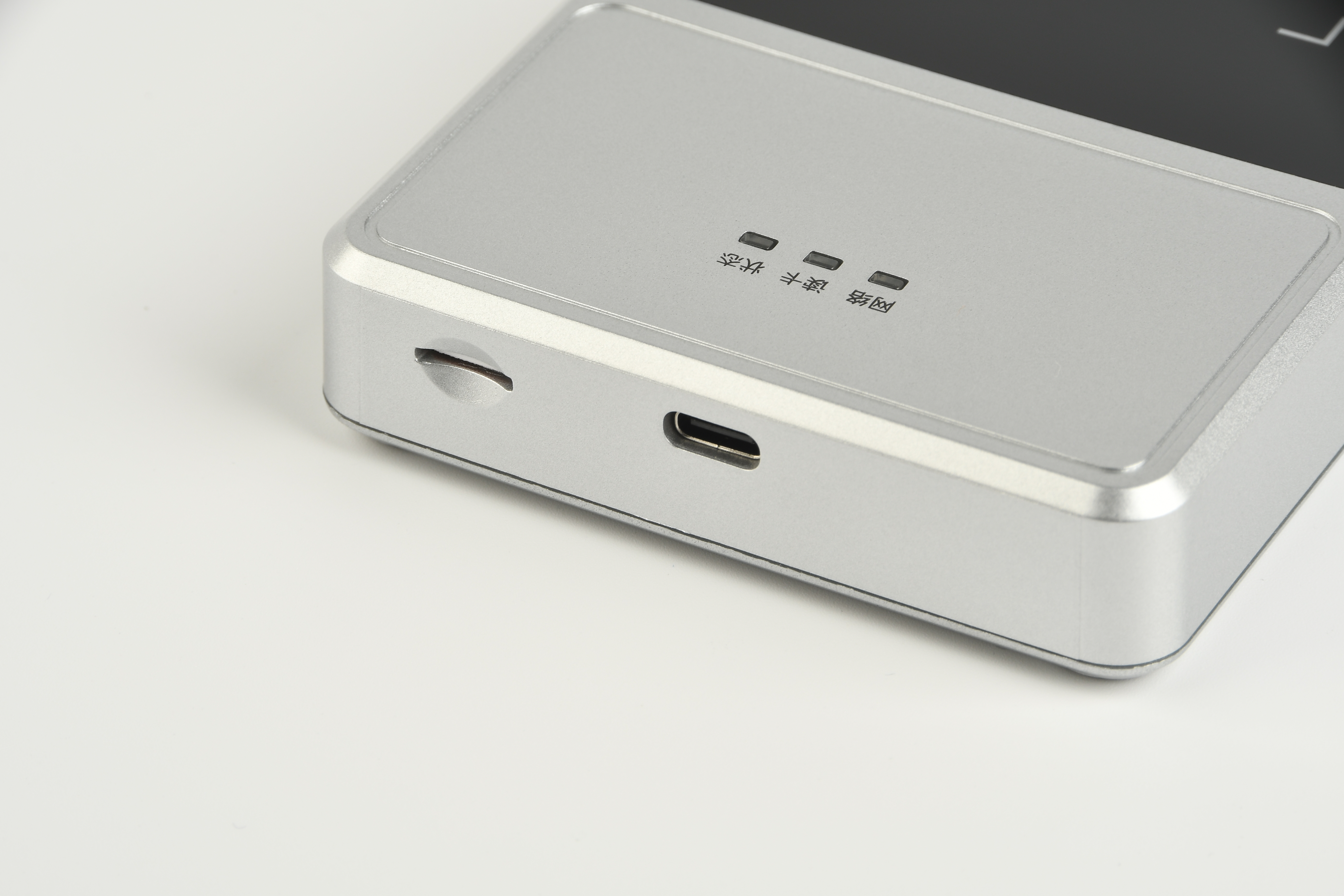 USB通讯接口，兼容性好，通用性强